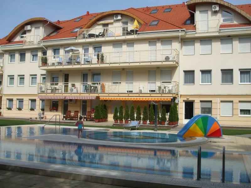 Relax Beach Apartman Hajduszoboszlo Luaran gambar